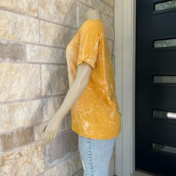 Women's Western Squash Blossom Bleached/Distressed Graphic Tee Size Large - Picture 5 of 9